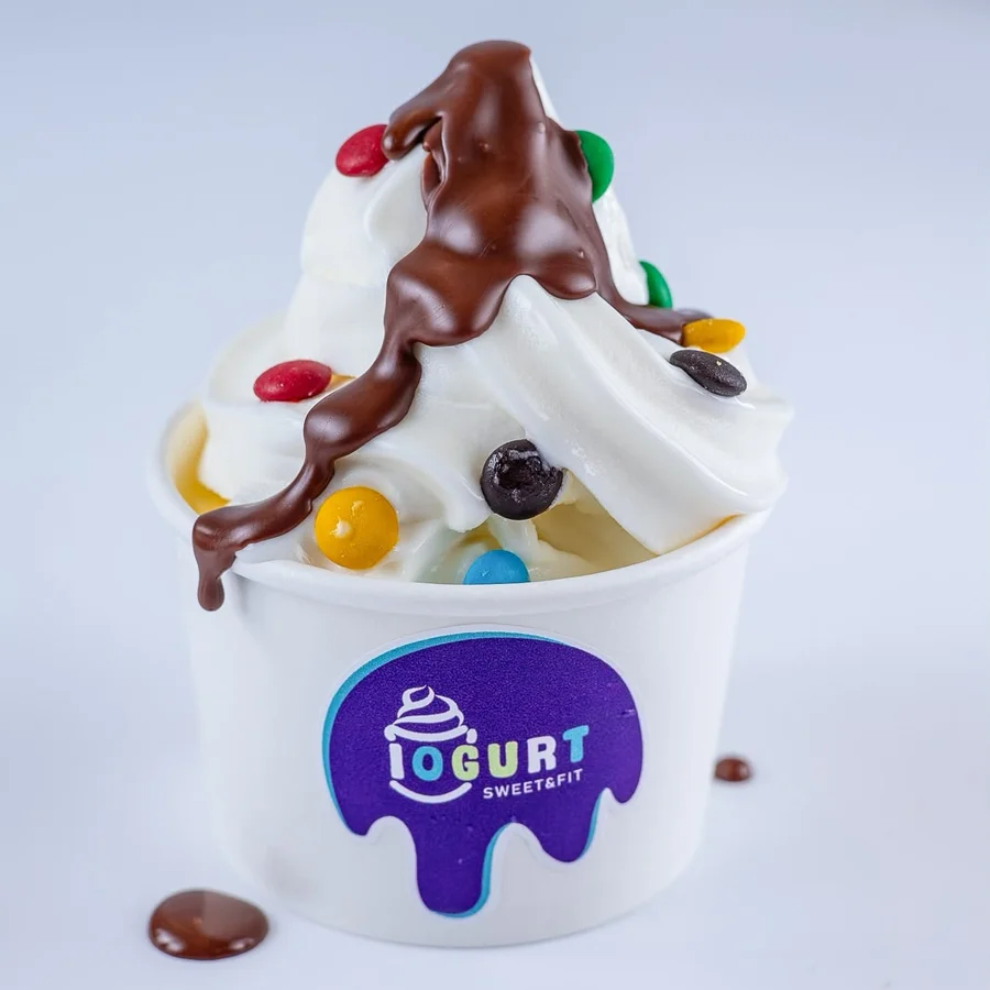 Helado de yogurt griego Iogurt con toppings